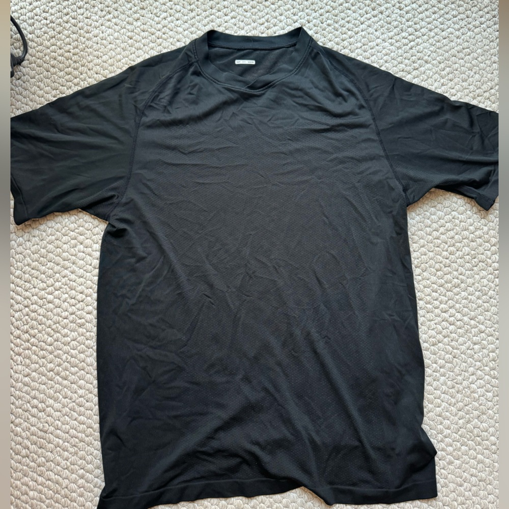Black lululemon athletic shirt